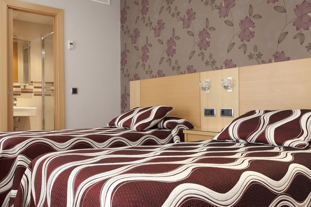 Hostal Jemasaca - Palma61 Double Room (with extra bed) 4