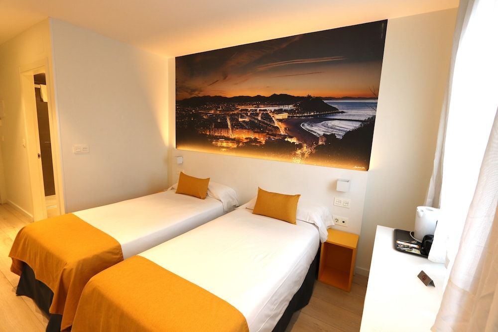 Pensión Txingurri Deluxe Room, City View 6