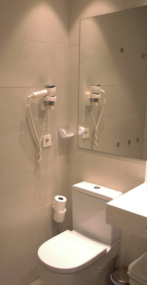 Pensión Txingurri Deluxe Room, City View 8