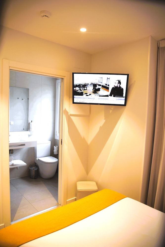 Pensión Txingurri Junior Double Room, City View 4