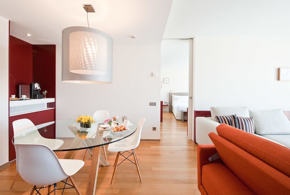 Reina Petronila Junior Studio Suite 3