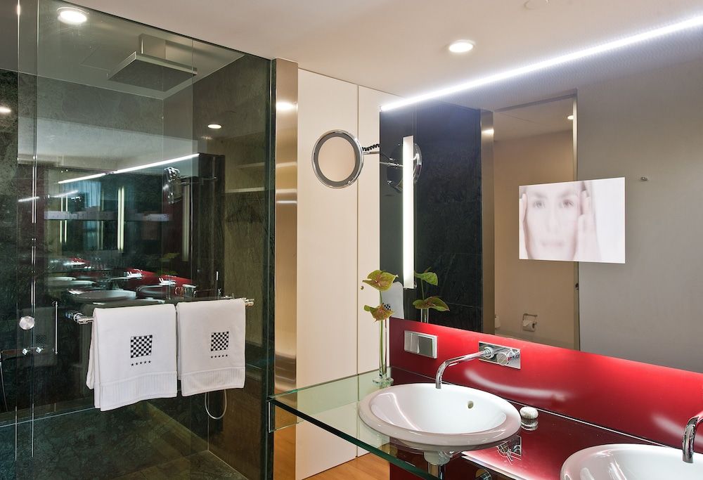 Reina Petronila Junior Studio Suite