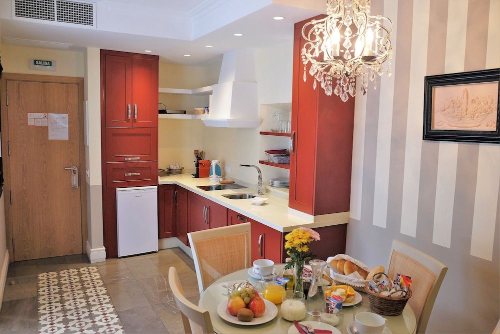 Room Service - Dining