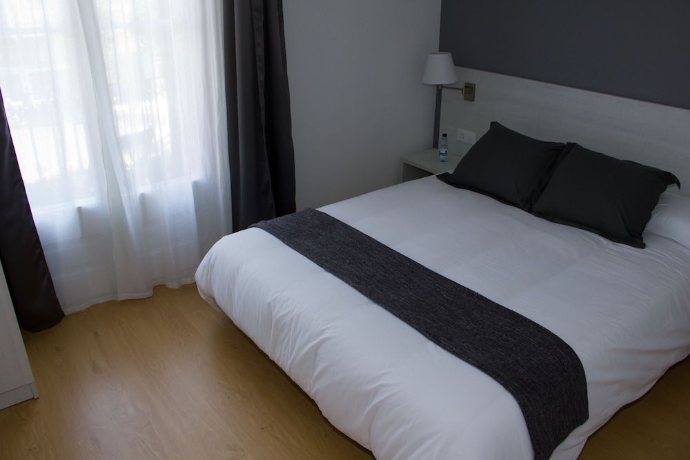 Hostalin Diputacion Standard Double Room, Balcony