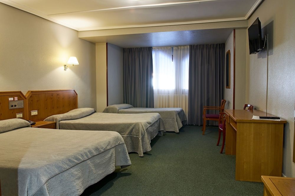 Hotel San Jorge Room (5 pax) 2