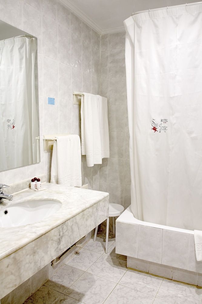 Hotel San Jorge Quadruple Room 5