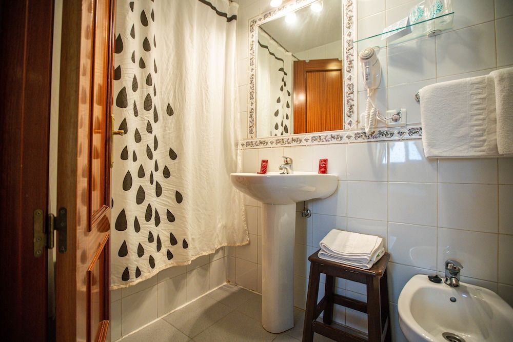 Hotel Arunda II Single Room 7