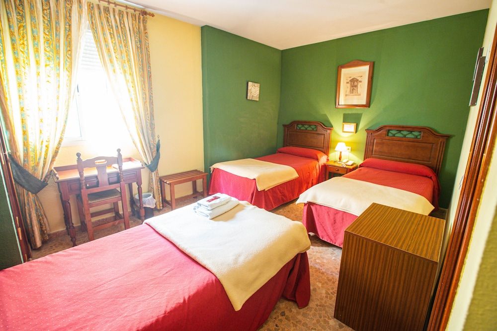 Hotel Arunda II Classic Triple Room 4