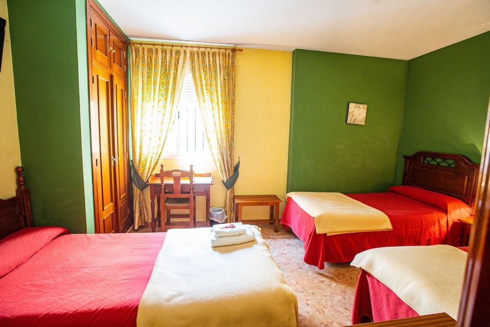 Hotel Arunda II Classic Triple Room 2