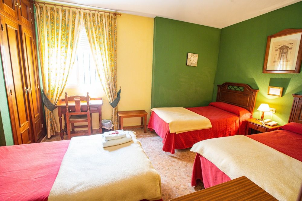 Hotel Arunda II Classic Triple Room 3