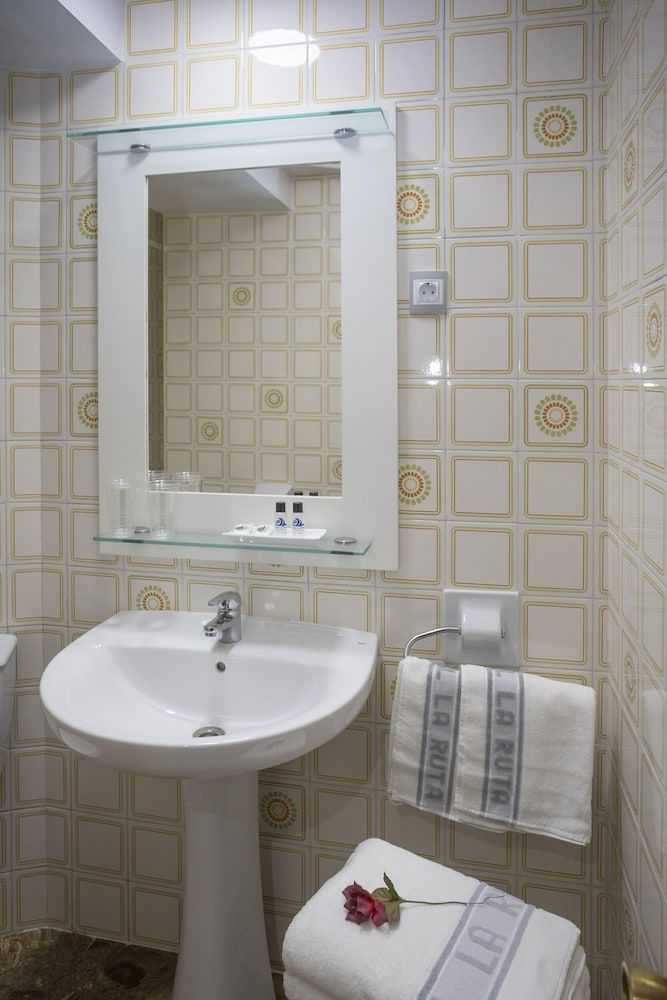 Hotel La Ruta Twin Room 4