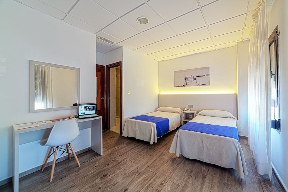 Hotel La Perla Double Room, 1 Double or 2 Twin Beds 4