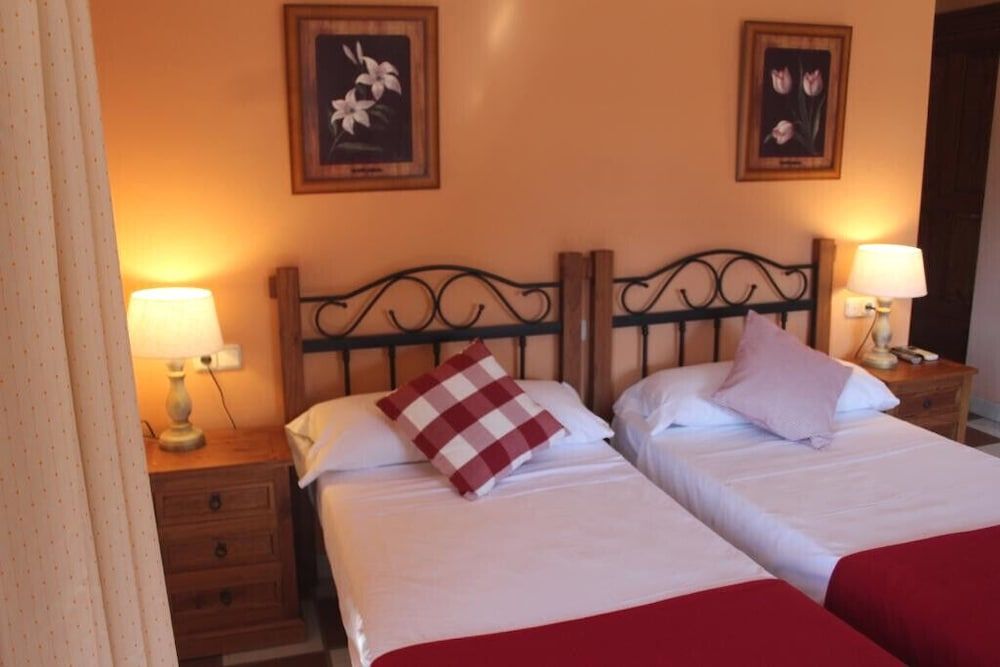 Hotel La Zubia Standard Triple Room 2