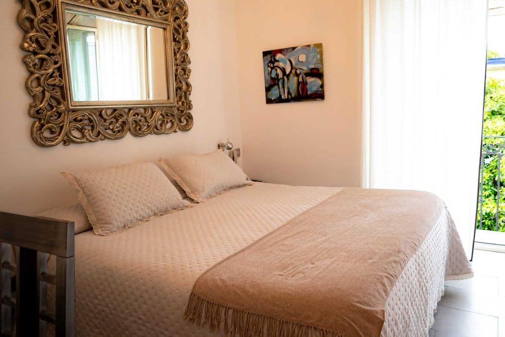 Hotel Palacio Alcazar Double Room, Balcony, City View 3