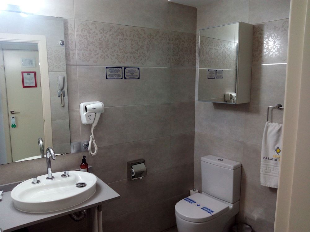 Hotel Palacio Alcazar Economy Double Room 2