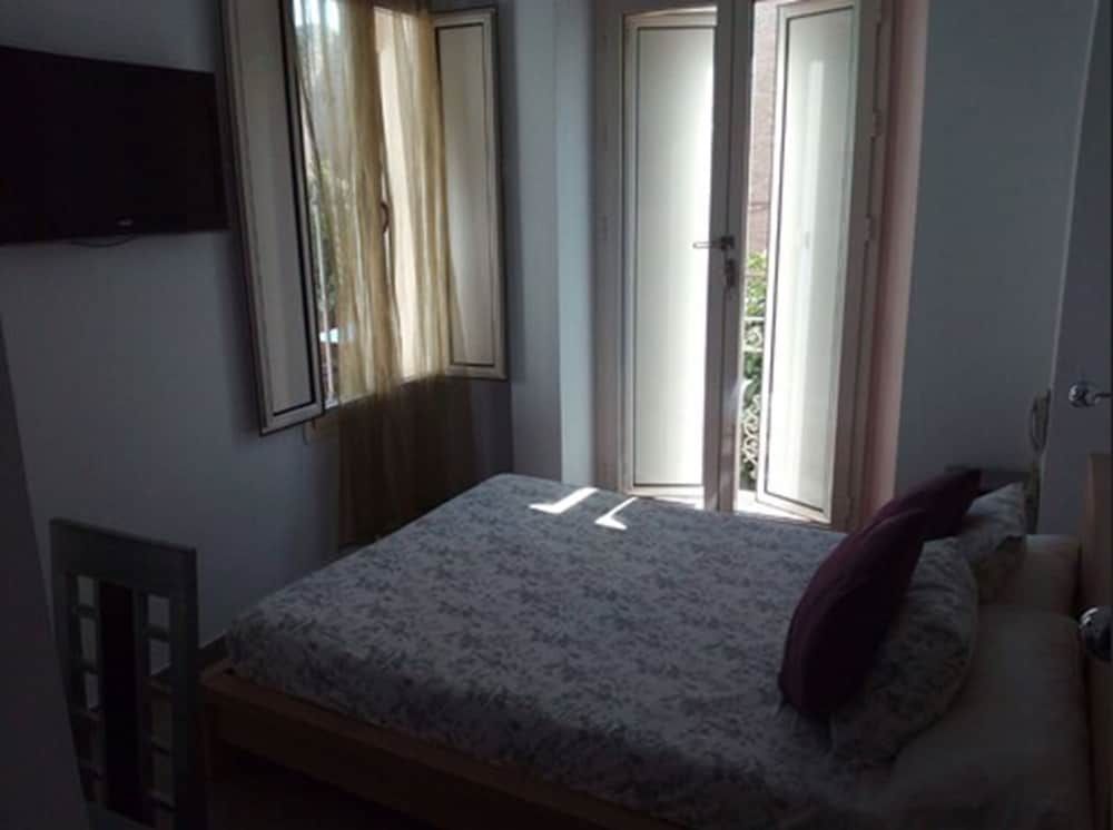 Hotel Palacio Alcazar Double Room, Balcony, City View 2