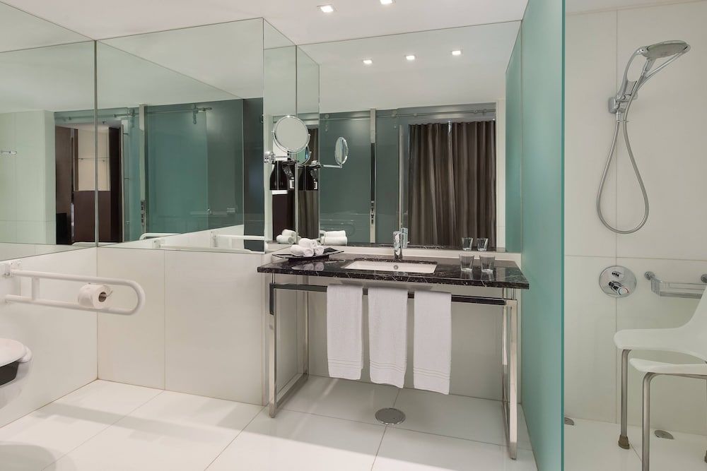 Sheraton Lisboa Hotel & Spa Deluxe Room, 2 Twin Beds, Pool Access 6