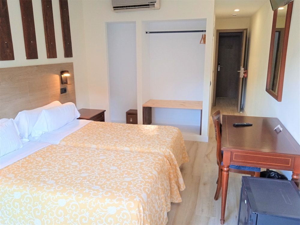 Hotel 153 Double Room, 2 Twin Beds, Terrace 4