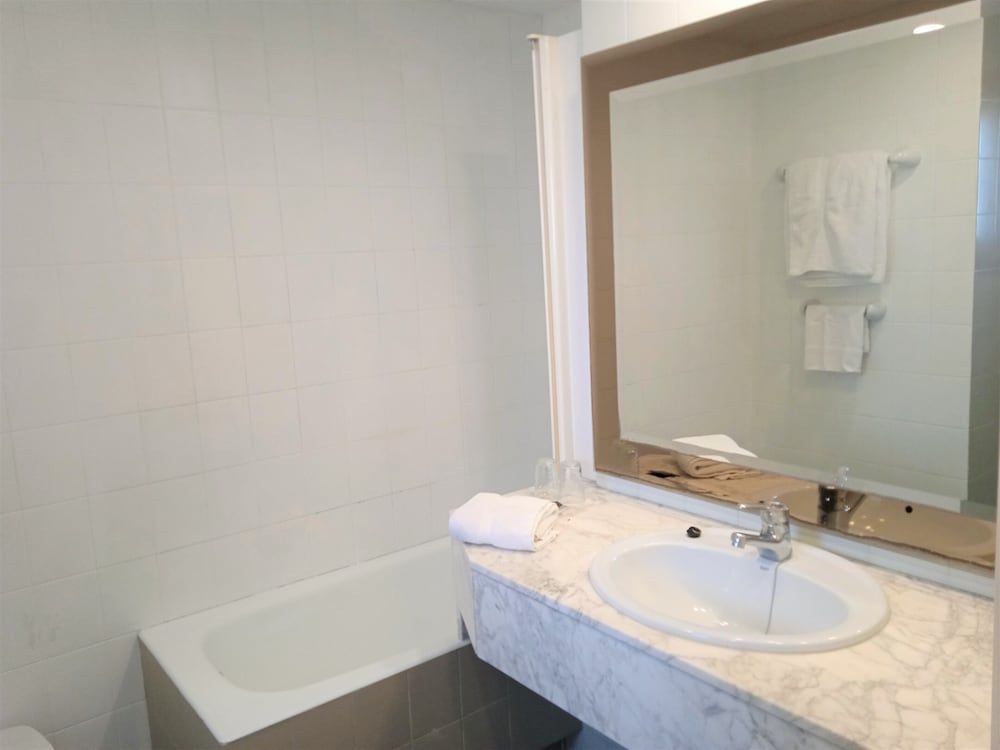 Hotel 153 Basic Double or Twin Room 5