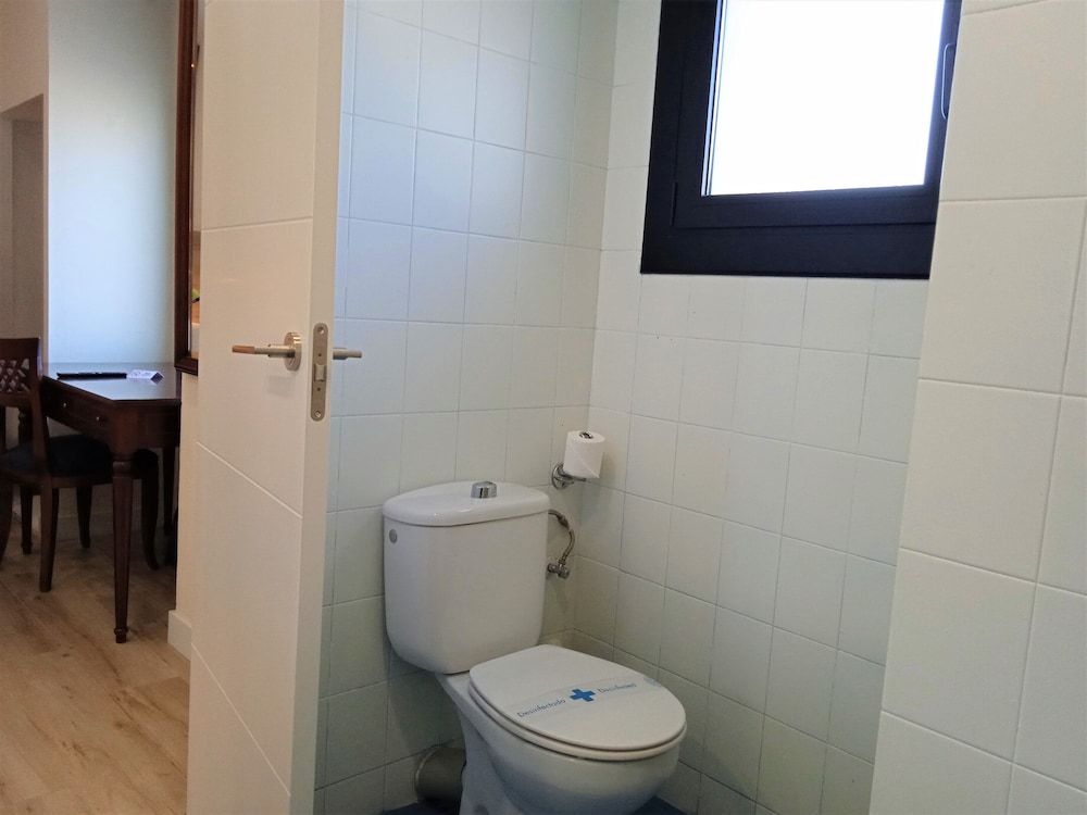 Hotel 153 Basic Double or Twin Room 3