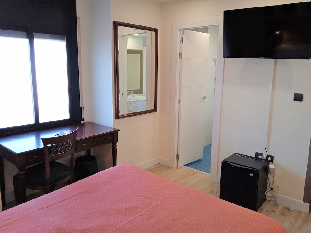 Hotel 153 Basic Double or Twin Room 6