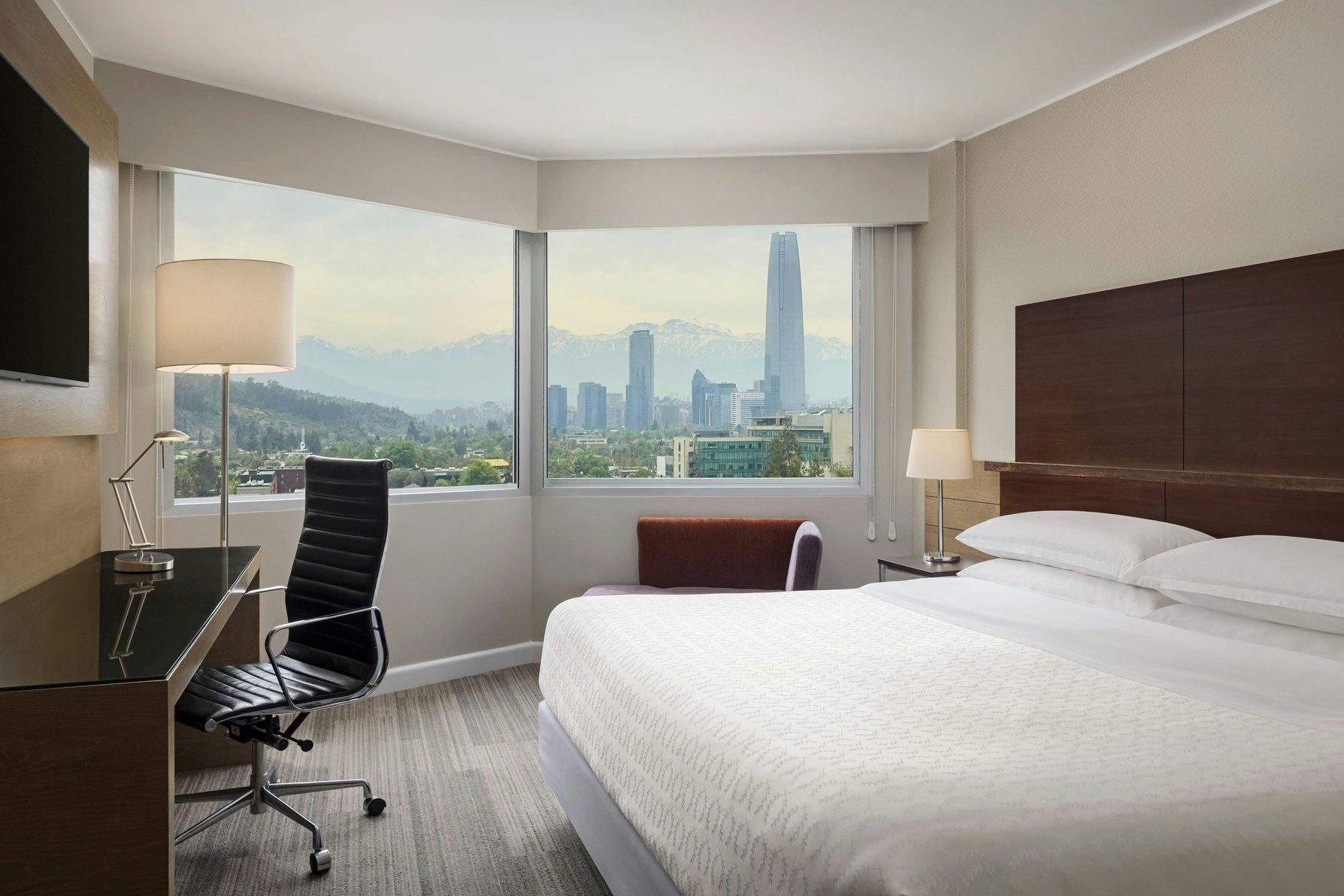 Classic Room, Guest room, 1 King, City Side view