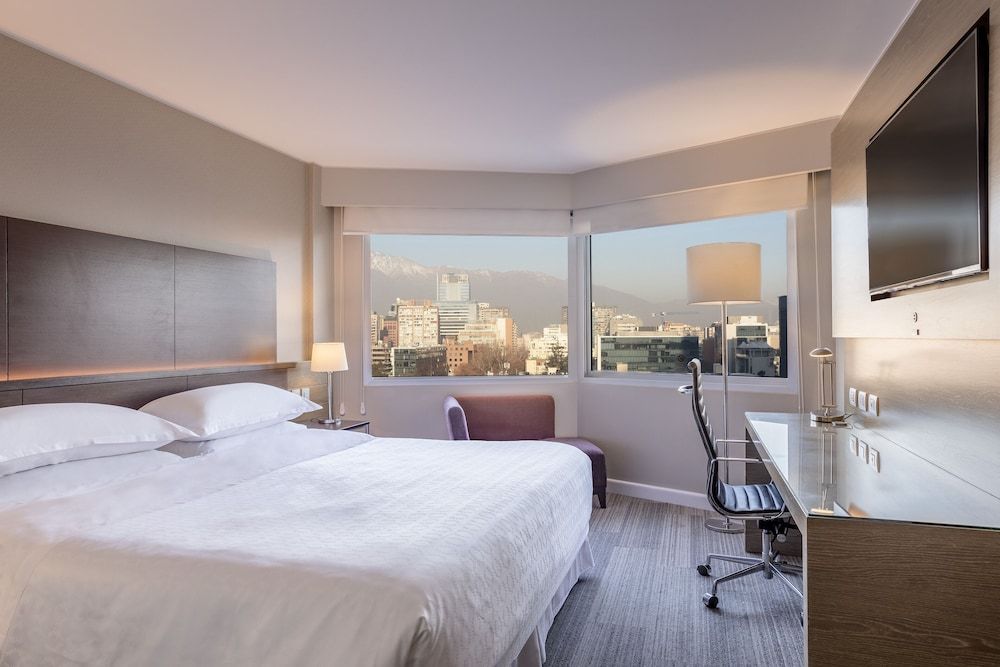 Sheraton Santiago Hotel and Convention Center Classic Room, 1 King Bed (View) 4