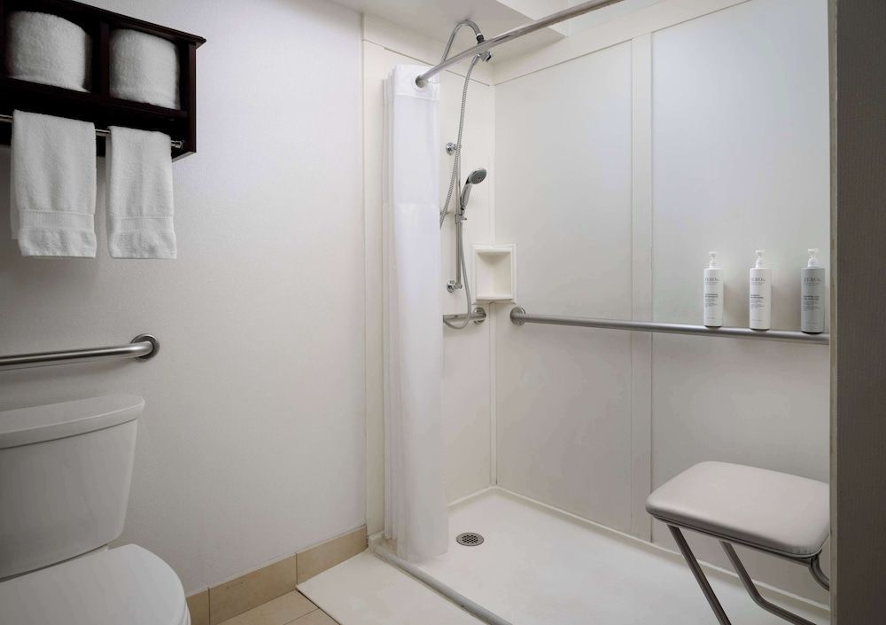 Hampton Inn Chicago Downtown/Magnificent Mile Room, 2 Queen Beds, Accessible, Non Smoking 6