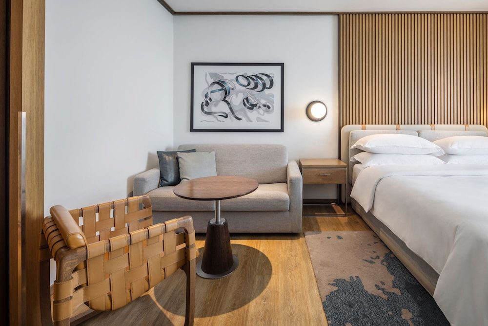 Sheraton Grand Tel Aviv Deluxe Room, 1 Queen Bed, Non Smoking, Balcony (View) 2