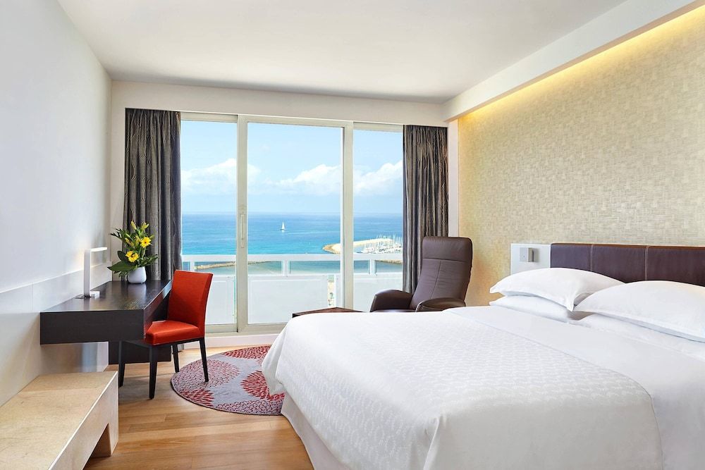 Premium Room, 1 Queen Bed, Non Smoking (View)