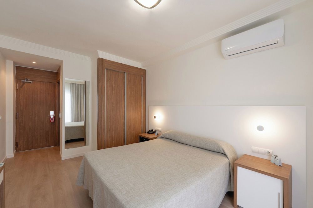 Hotel RH Riviera -  Recommended for Adults Standard Double Room, Terrace, Partial Sea View (2 Adults) 3