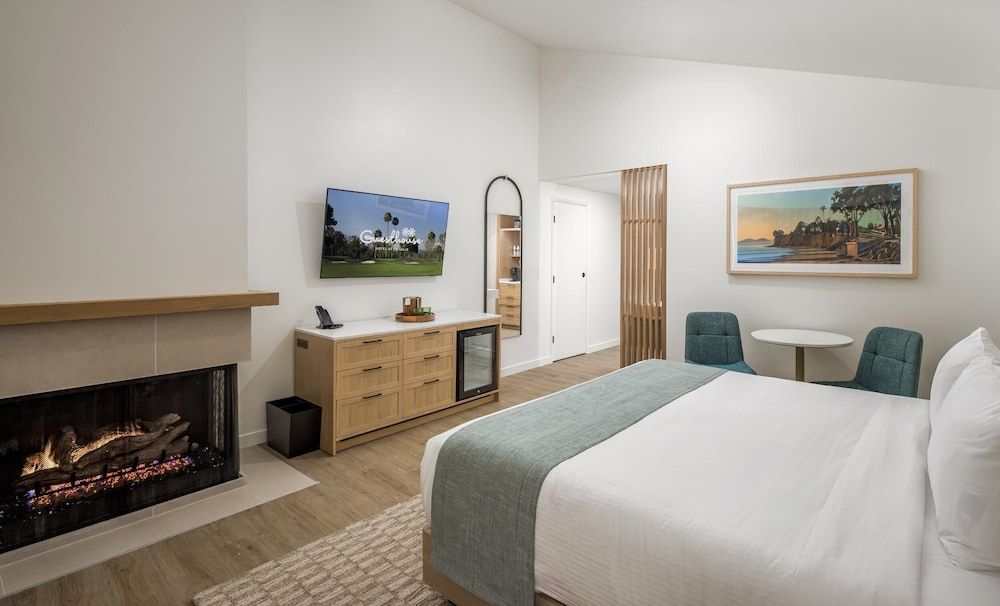 Room, 1 King Bed, Fireplace, Golf View