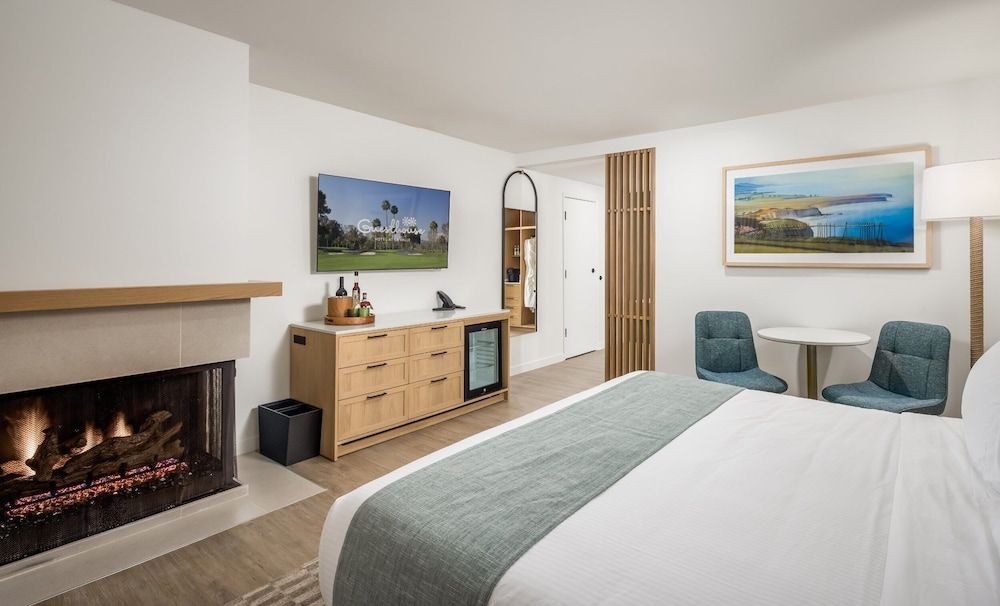 Room, 1 King Bed, Accessible, Golf View (ADA Tub, Fireplace)