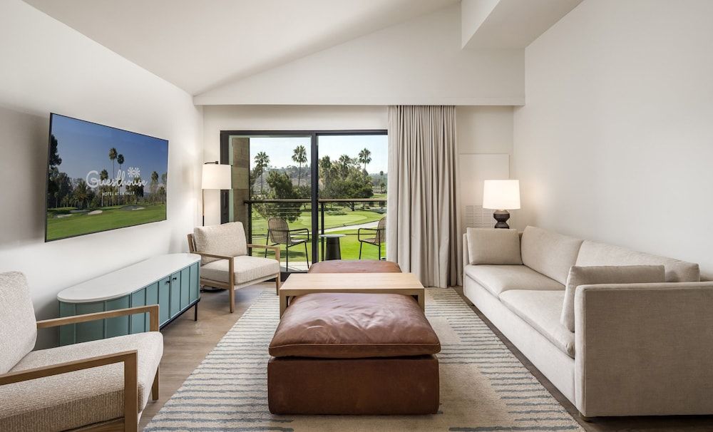 Suite, 1 King Bed, Golf View (w/Fireplace)