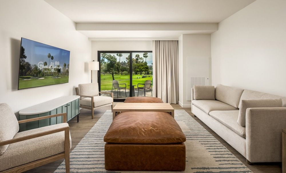 Suite, 1 King Bed, Accessible, Golf View (ADA Roll in Shower)