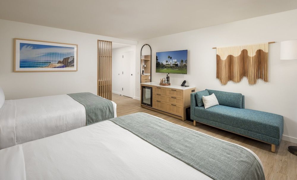Club Room, 2 Queen Beds, Accessible (ADA Tub)