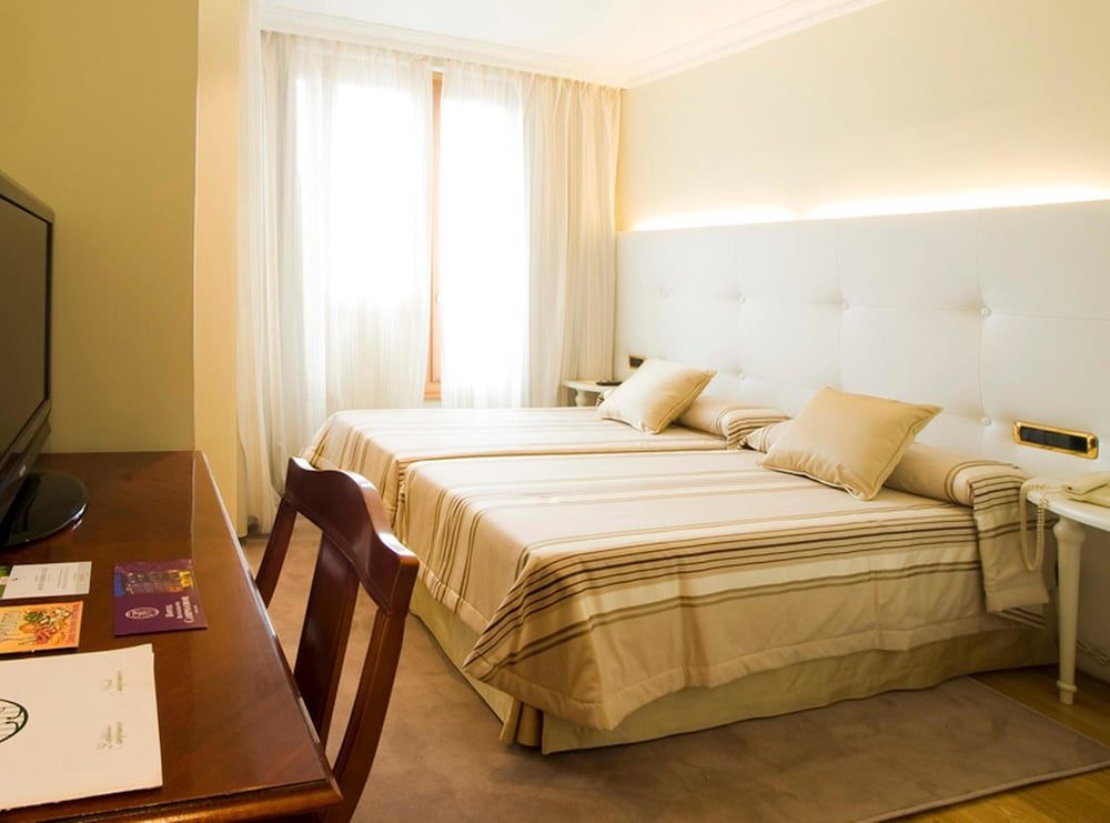 Hotel Campoamor Economy Single Room 2