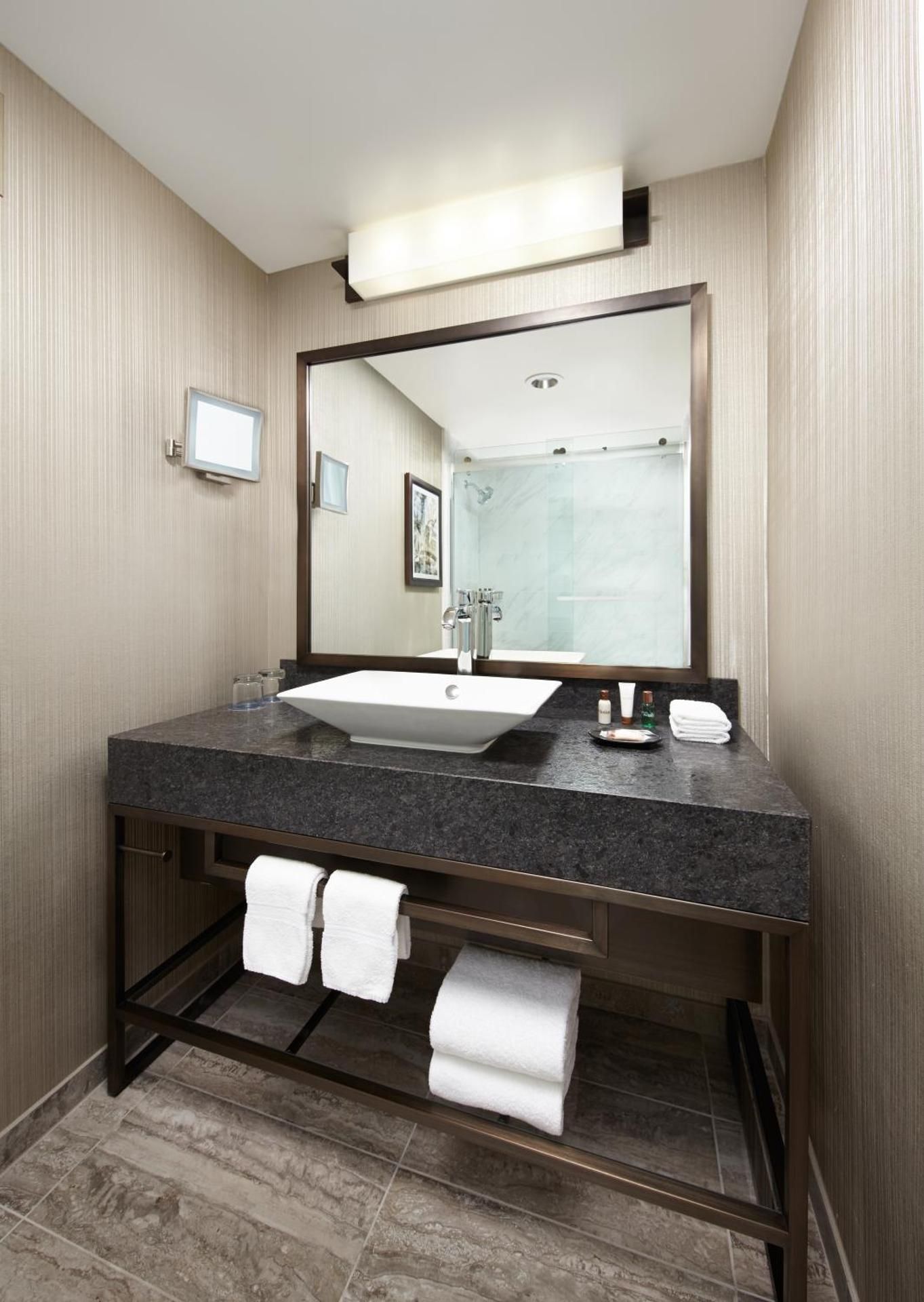 undefined Sheraton Gateway Los Angeles Hotel 4