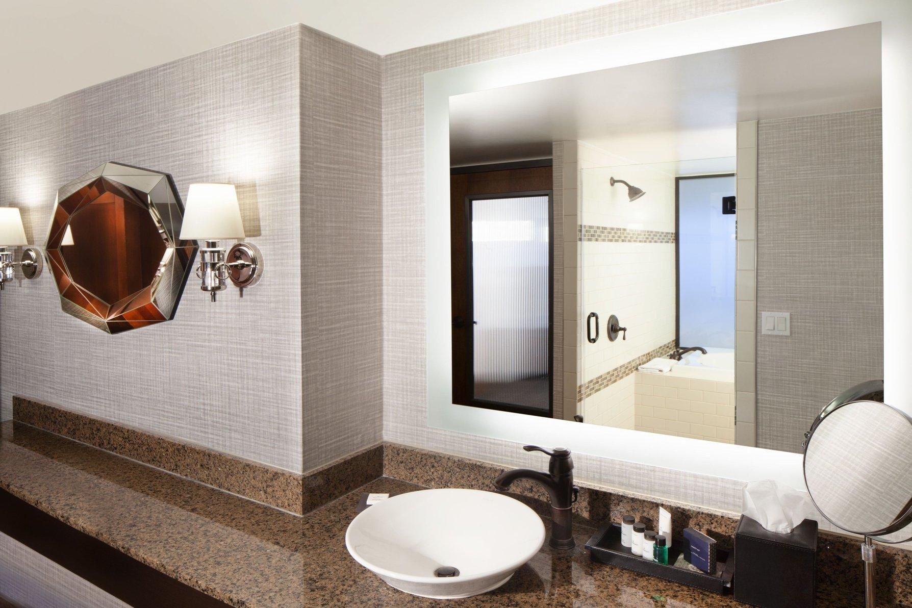 Luxury Suite, 1 Bedroom Larger Suite, 1 King, Sofa bed