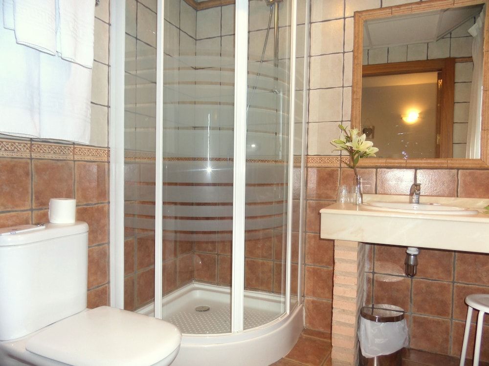 Hotel Medina de Toledo Classic Twin Room 14