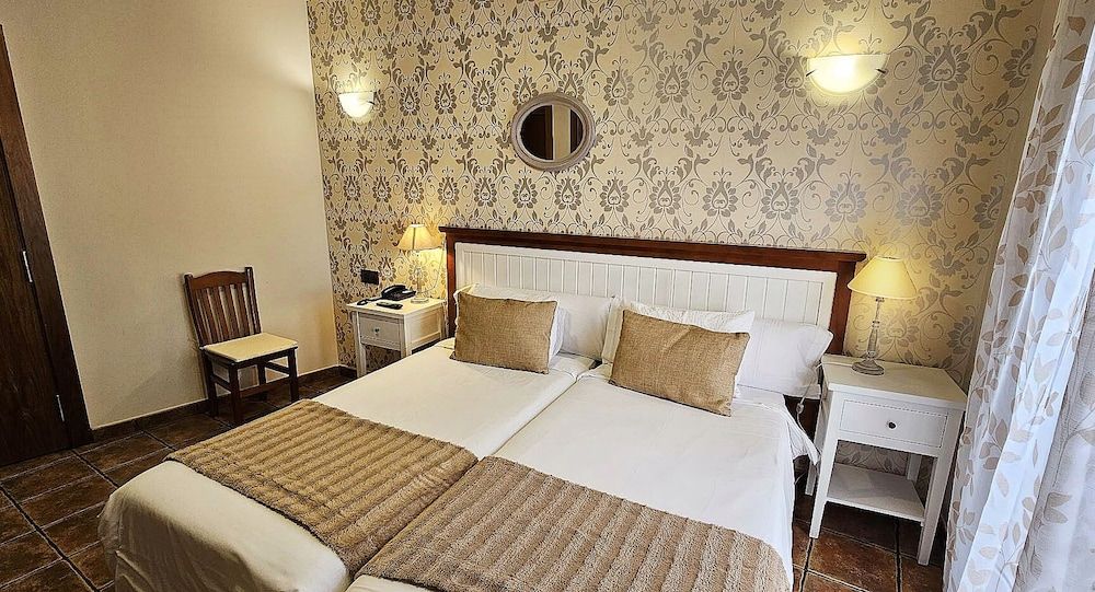 Hotel Medina de Toledo Classic Twin Room 7