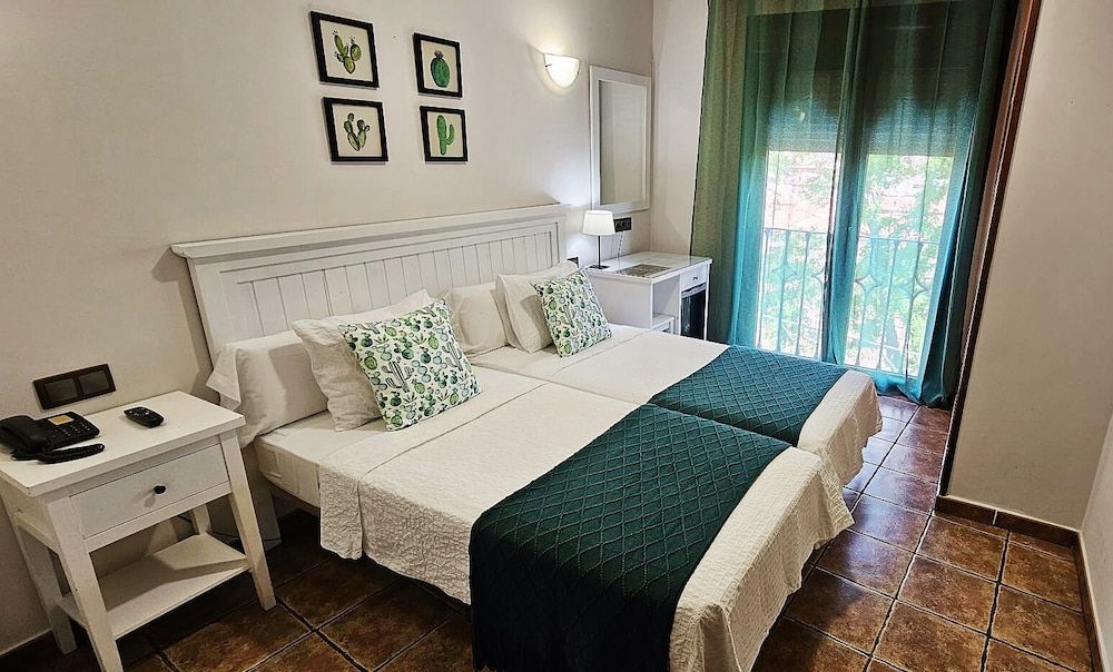 Hotel Medina de Toledo Classic Twin Room 9