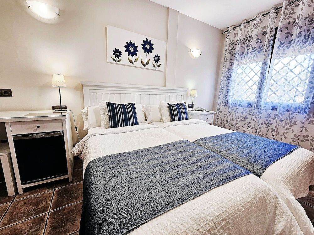 Hotel Medina de Toledo Classic Twin Room 4