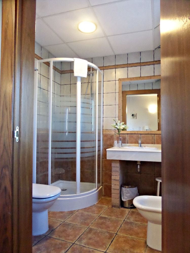 Hotel Medina de Toledo Classic Twin Room 15