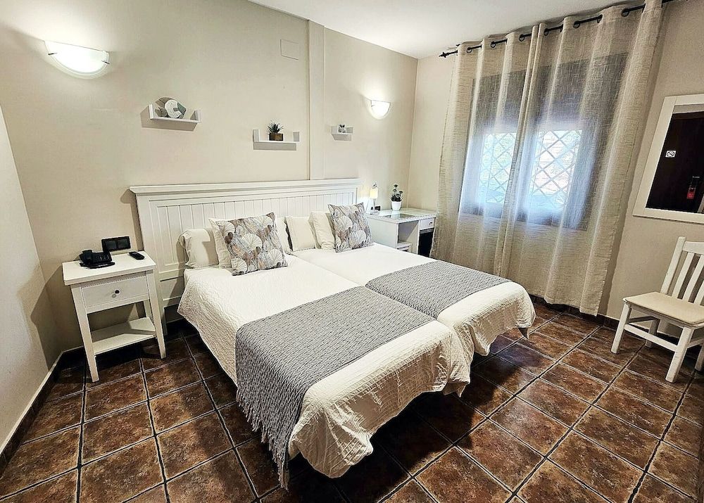 Hotel Medina de Toledo Classic Twin Room 6