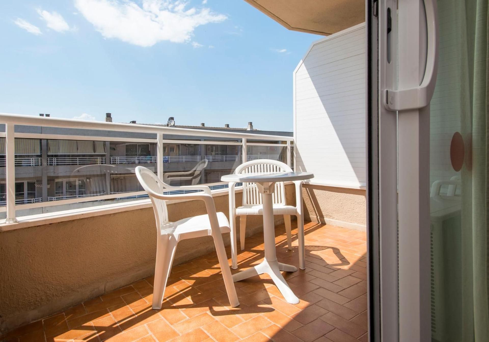 One-Bedroom Apartment with Terrace (3 Adults)
