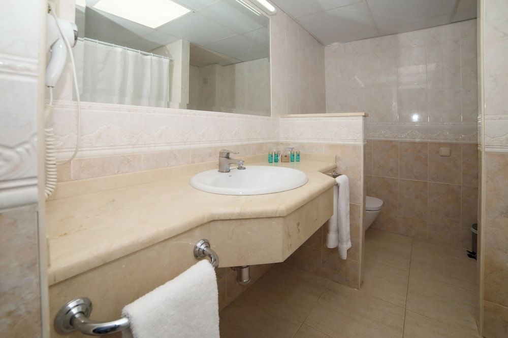 Aparthotel PYR Fuengirola Apartment, Partial Sea View 4