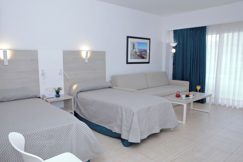 Aparthotel PYR Fuengirola Superior Studio, Terrace 5