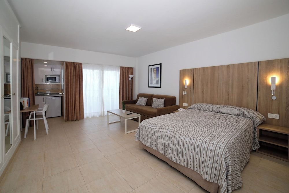 Aparthotel PYR Fuengirola Superior Studio, Terrace 4