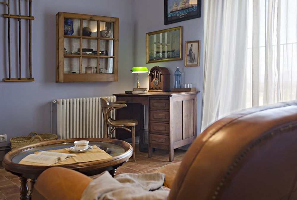 Encís d Empordà Standard Suite, Fireplace 6